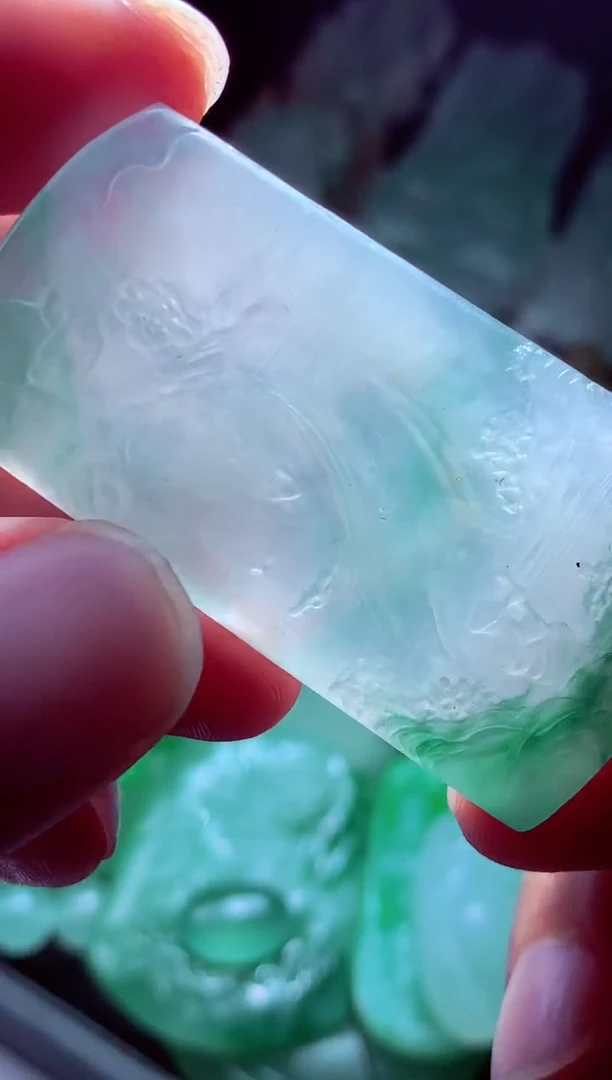 未镶嵌定制翡翠八****?翡翠毛货定制