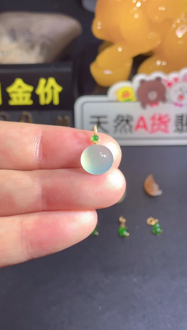 翡翠18K金镶嵌颈饰