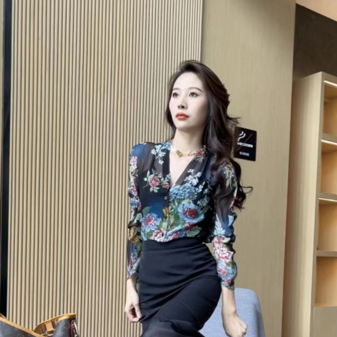 【梦婷家】輕熟气质V领轻薄透气显瘦防晒上衣-0385