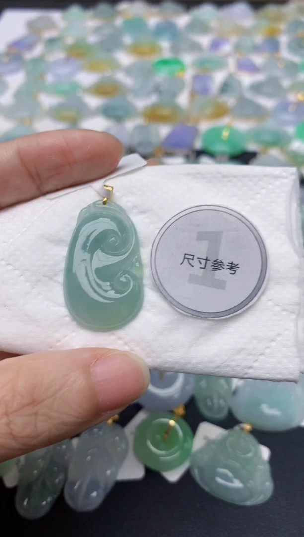 翡翠18K金镶嵌颈饰天然缅甸A货翡翠