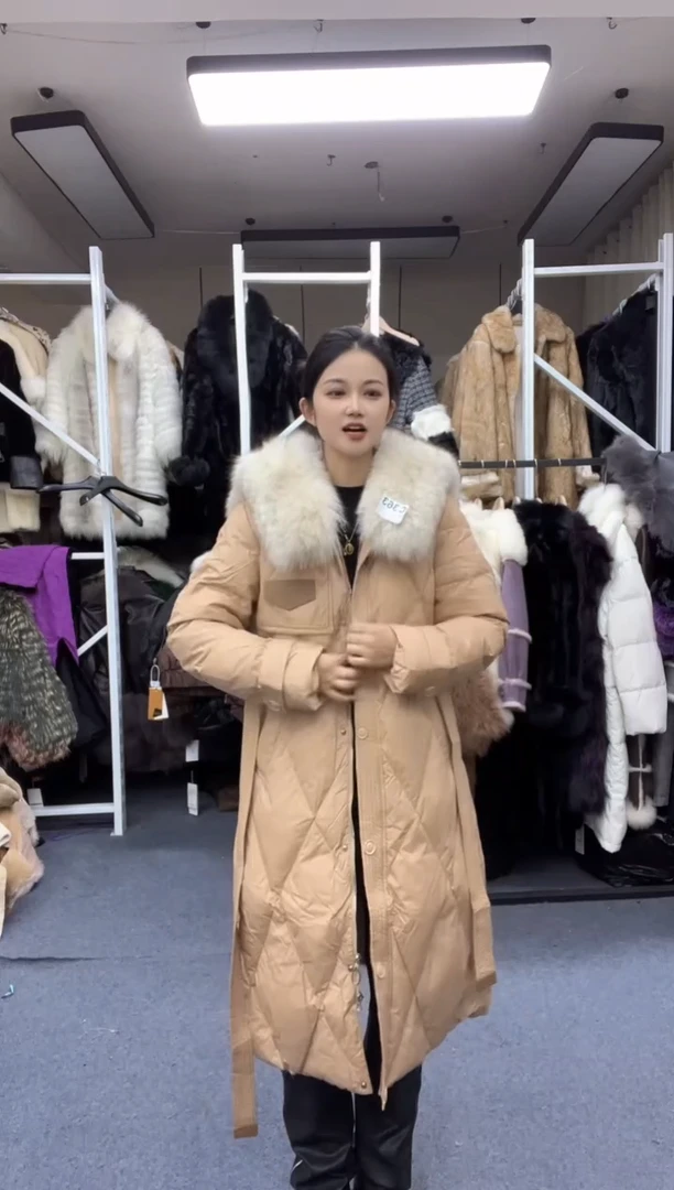 咖色狐狸海军领羽绒