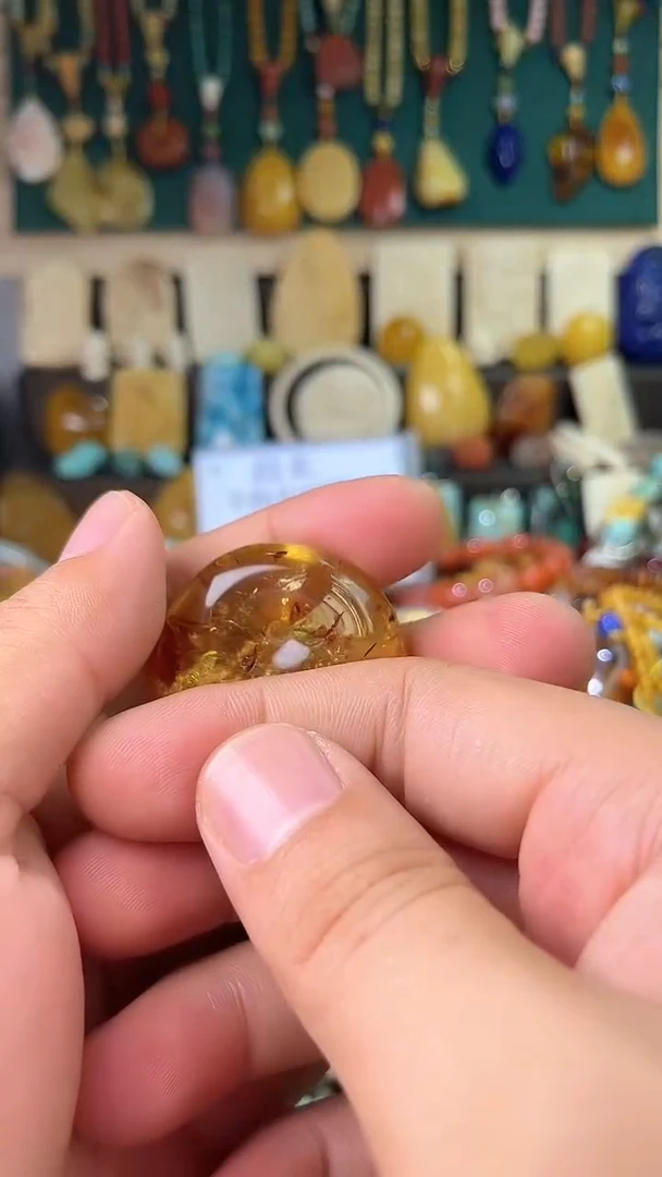 未镶嵌琥珀裸石（ 一物一件）2618