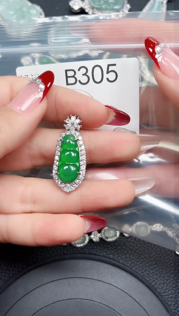 【闪购商品】翡翠颈饰未镶嵌赠皮绳305