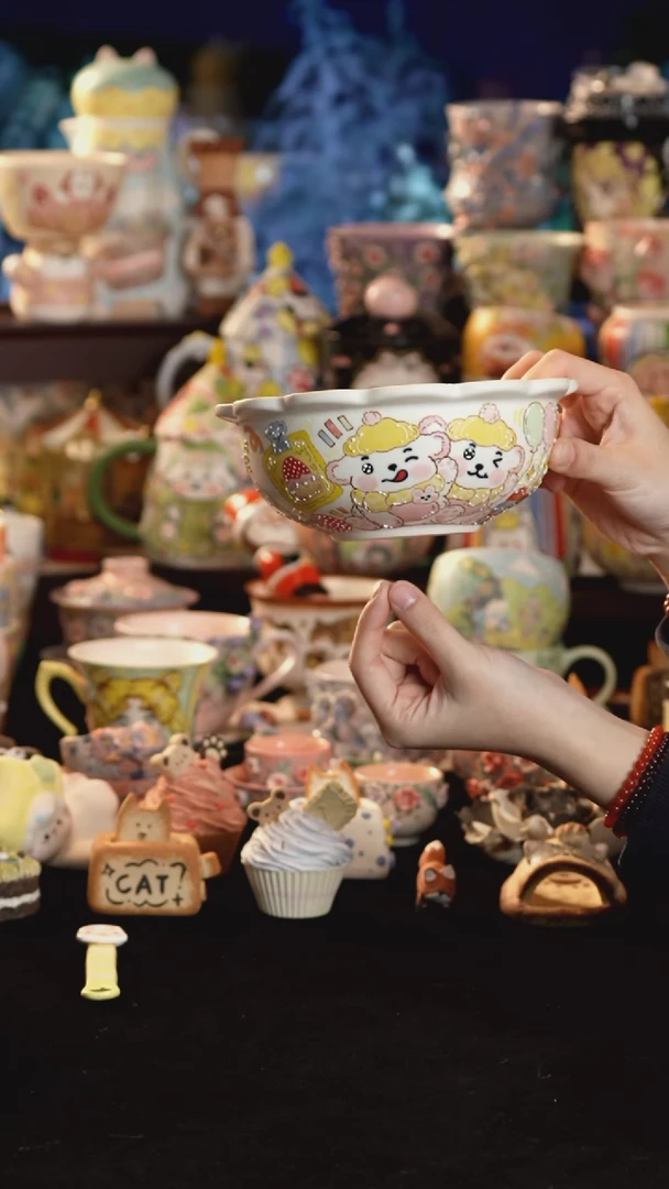 摆件陶景德镇釉下彩手绘设计师款陶瓷