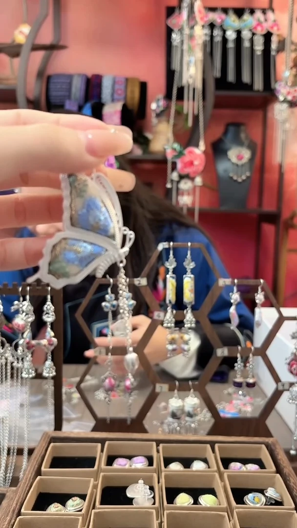 织绣好***?云织谣民族风精美饰品   1