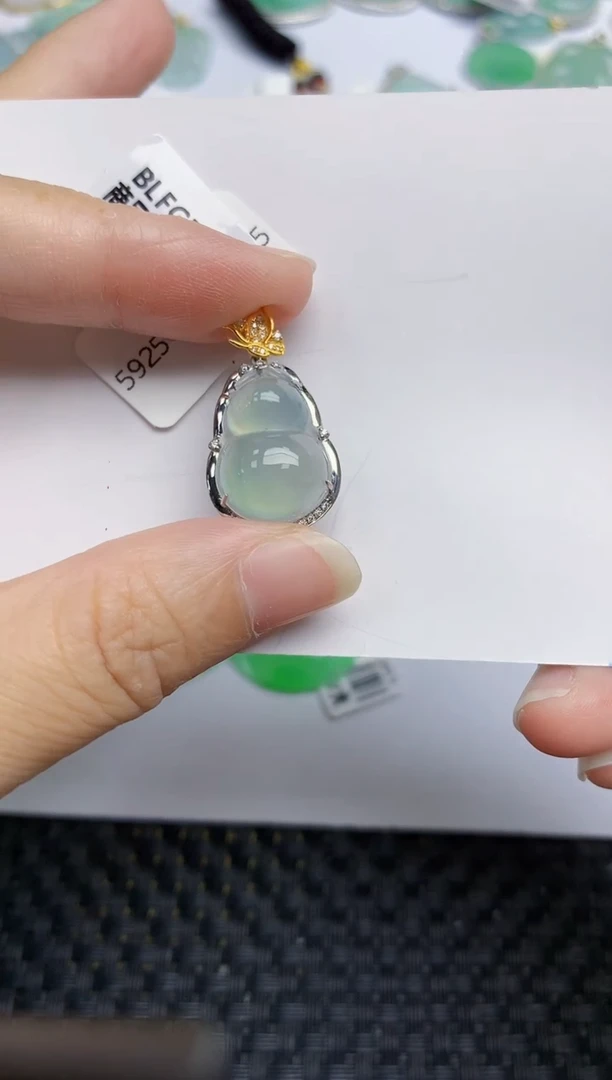 翡翠18K金镶嵌颈饰天然A货翡翠