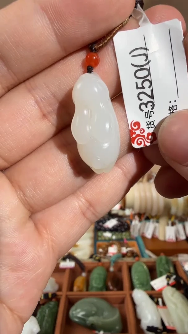 颈饰未镶嵌和田玉J