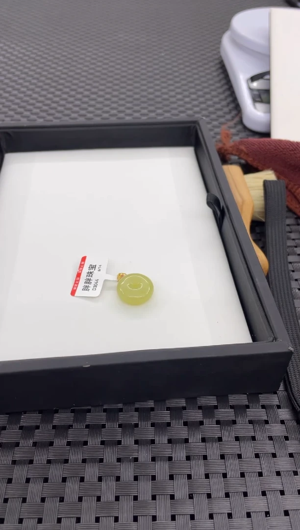 和田玉18K金镶嵌吊坠(不含链)平安扣（多样性发一件）D3044