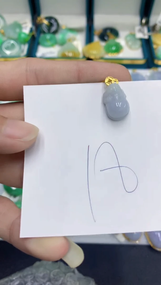 翡翠挂件未镶嵌翡翠