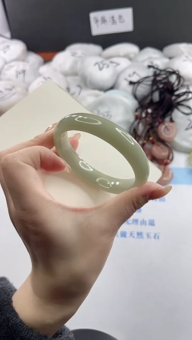 未镶嵌手镯石英质玉多样性发货L64