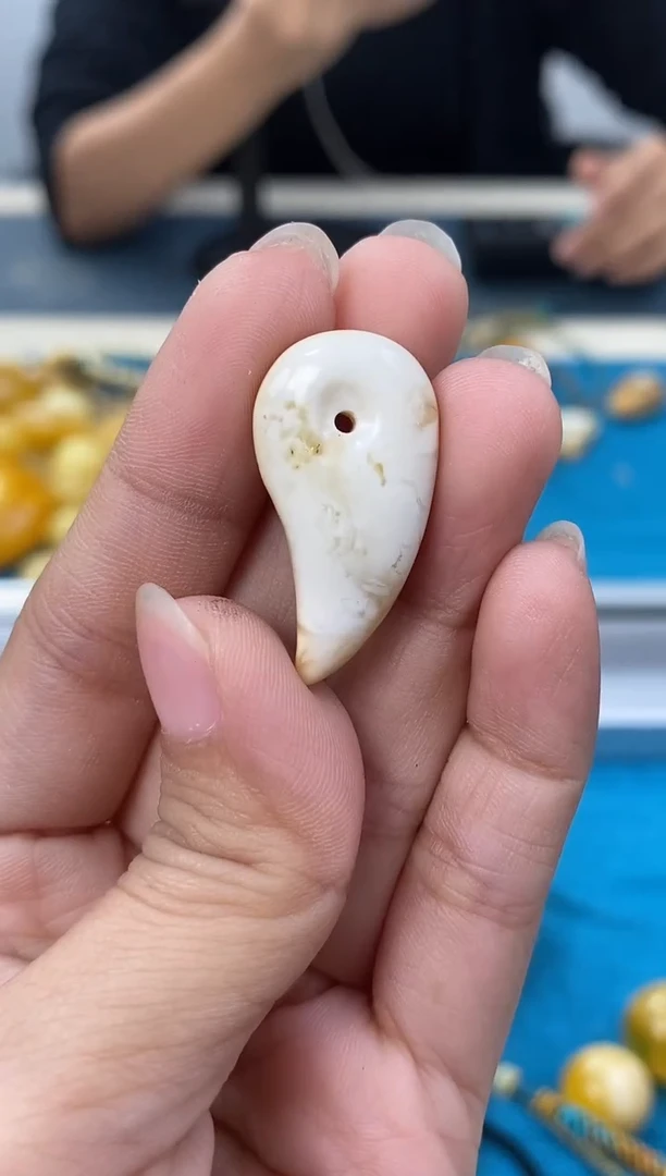 【闪购商品】琥珀裸石未镶嵌 天然琥珀蜜蜡勾玉