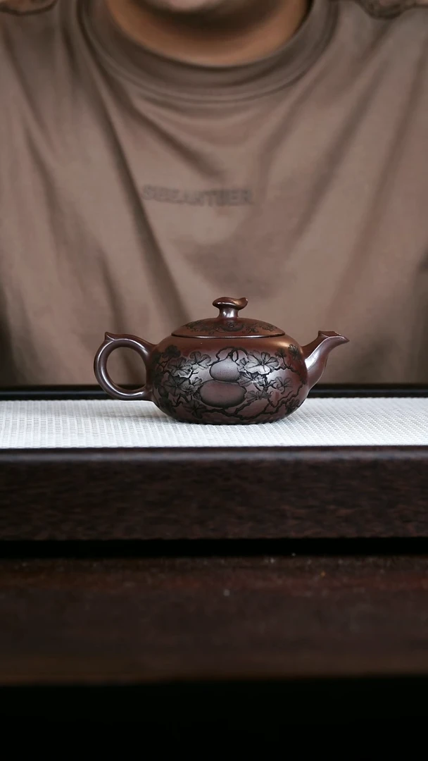 茶壶紫砂石红凤冠220cc