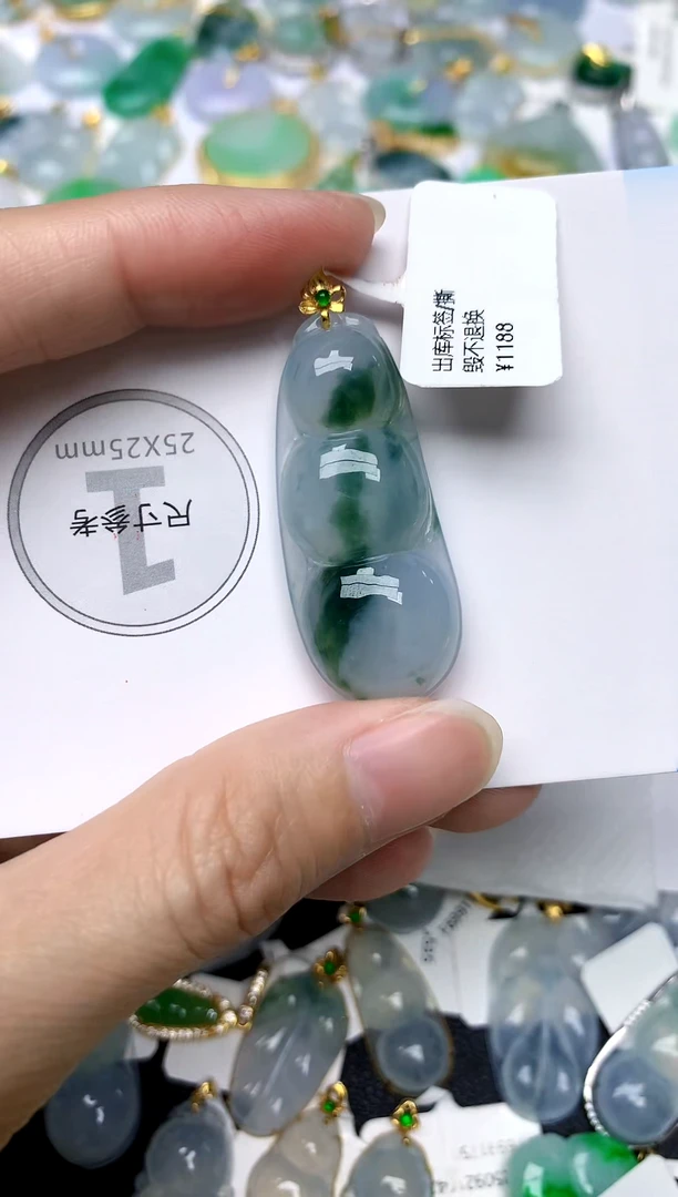 颈饰18K金镶嵌翡翠天然A货翡翠