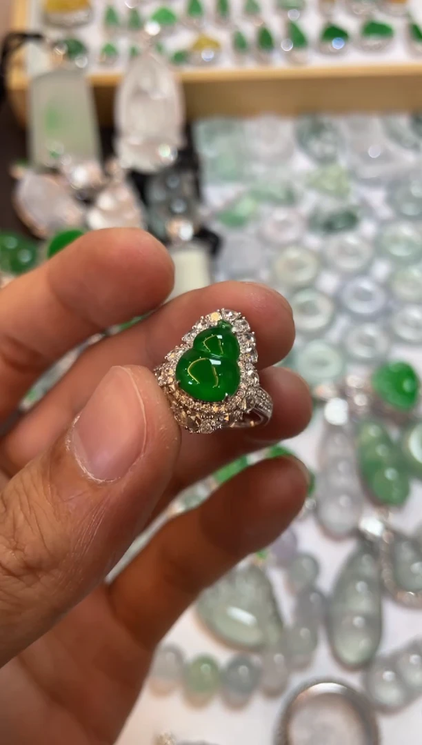 【闪购商品】翡翠吊坠(不含链)18K金镶嵌葫芦