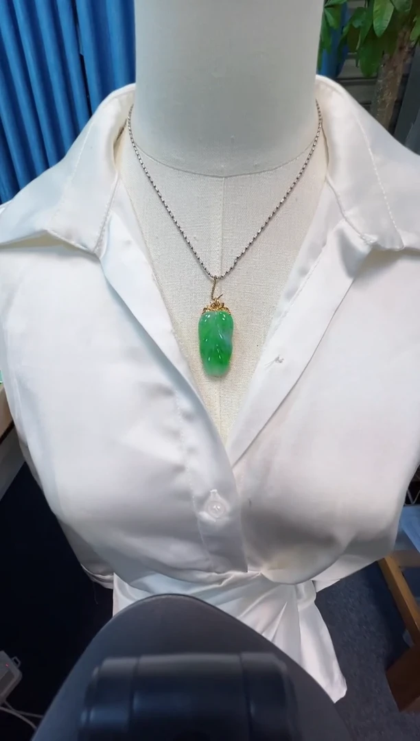 吊坠(不含链)18K金镶嵌翡翠12800