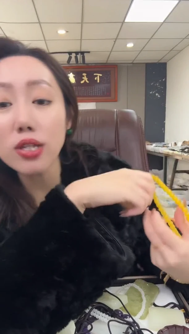 吊坠(赠链)未镶嵌翡翠黄翡 观音