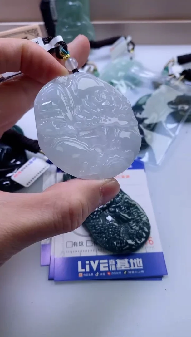 翡翠挂件未镶嵌