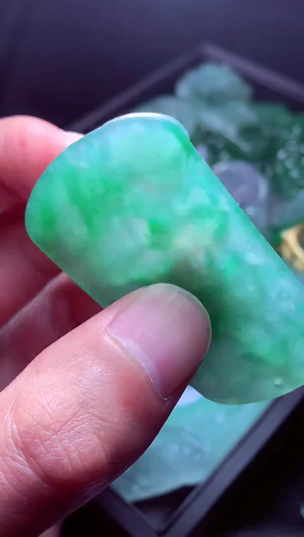 未镶嵌定制翡翠0***?毛货翡翠定制