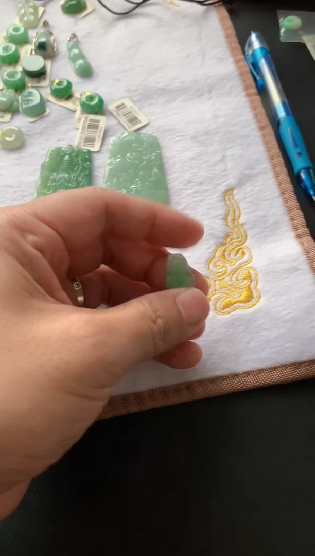 颈饰未镶嵌翡翠1