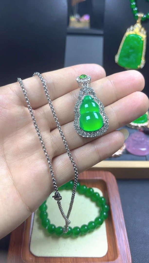 颈饰未镶嵌翡翠葫芦