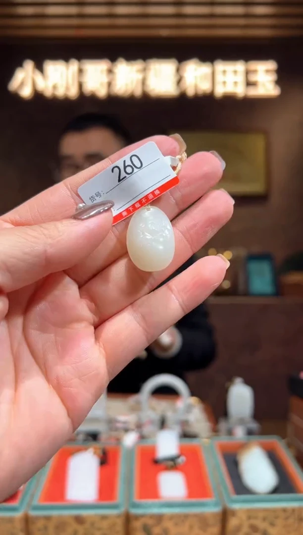 颈饰未镶嵌和田玉1