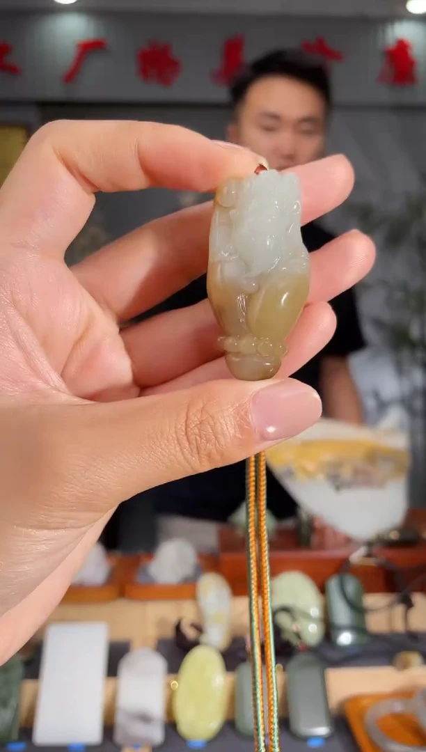 和田玉未镶嵌颈饰1