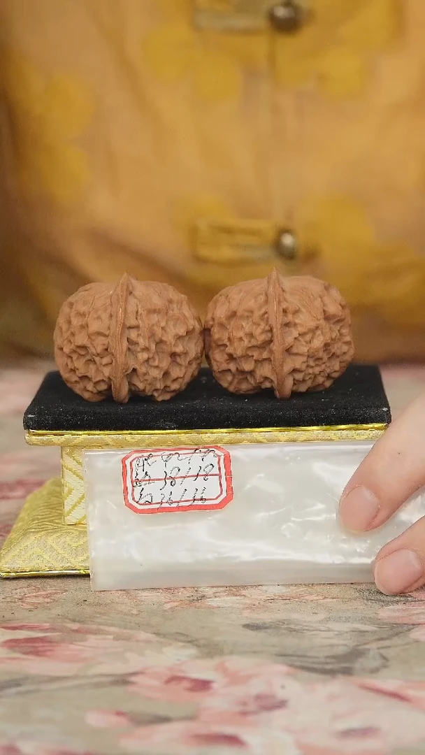 文玩核桃把件非嫁接元宝