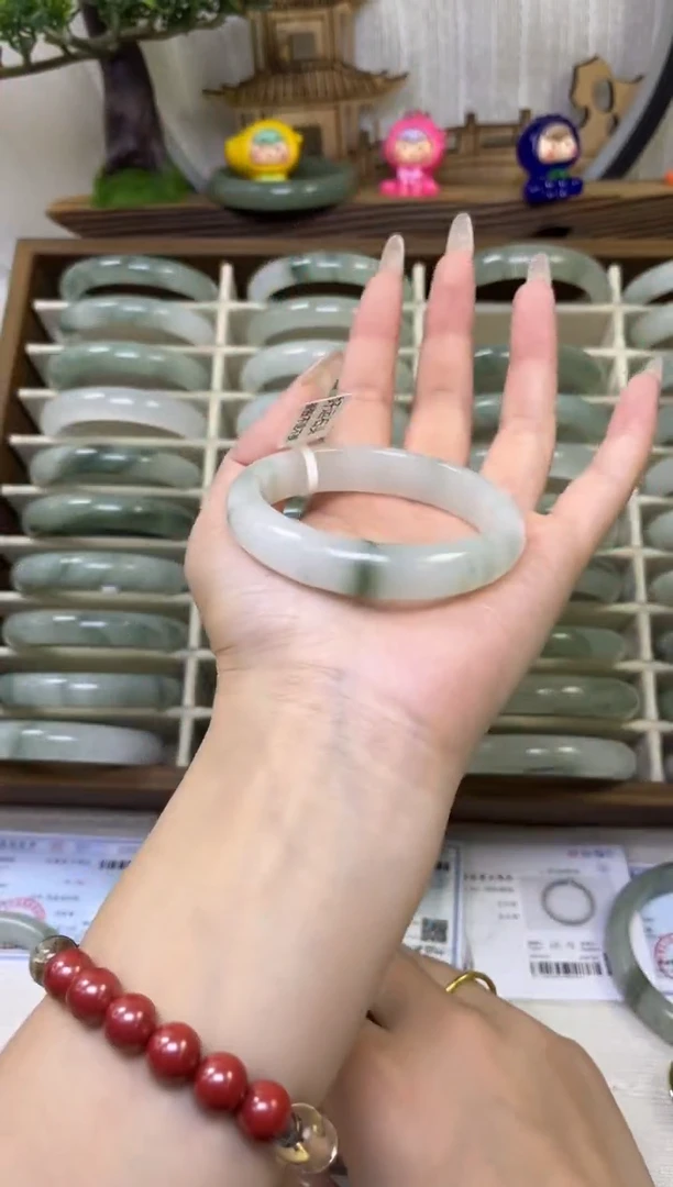 未镶嵌手镯石英质玉489