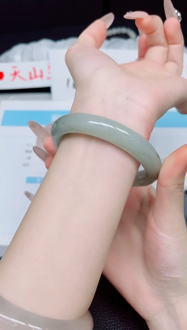 石英质玉手镯未镶嵌83-58