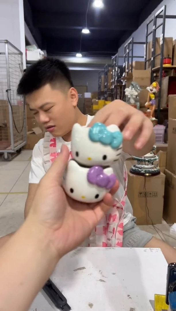 瓷片小号紫色加蓝色kt猫小茶杯2件套微瑕