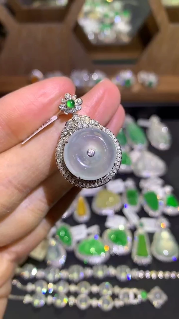 【闪购商品】翡翠吊坠(不含链)18K金镶嵌吊坠