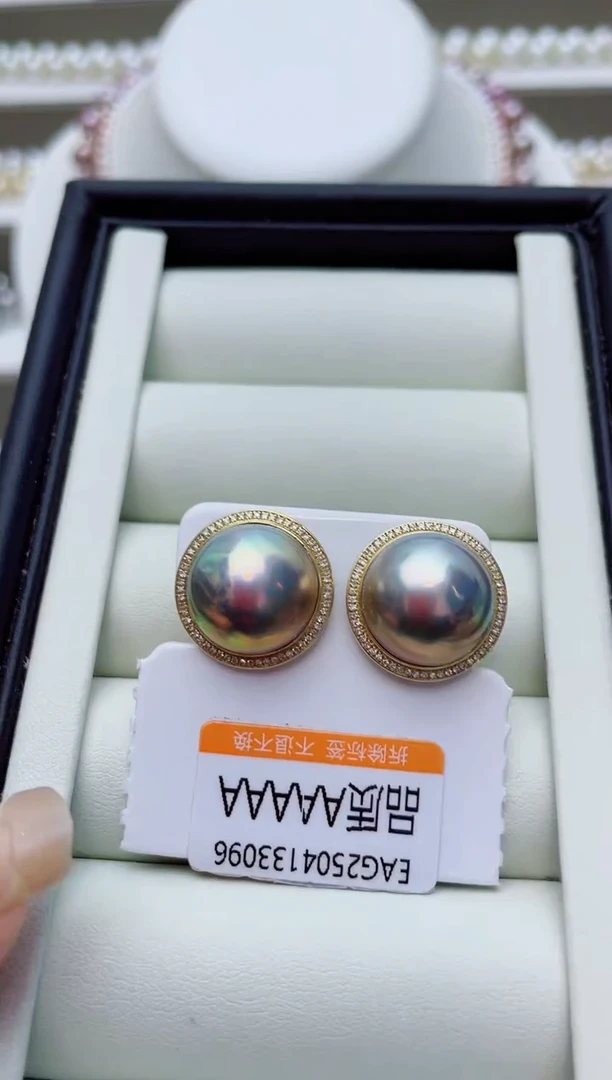 耳饰18K金镶嵌拼合珍珠（马贝珠）W108