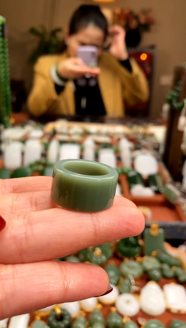 未镶嵌戒指和田玉14