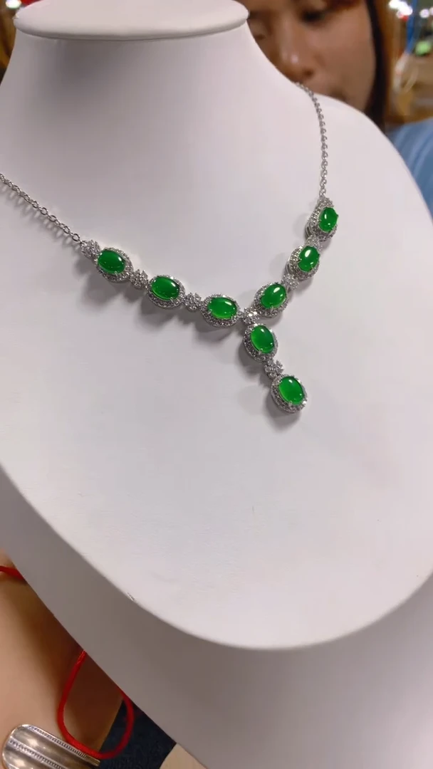 【闪购商品】翡翠吊坠(赠链)未镶嵌0632350932多样性发其一