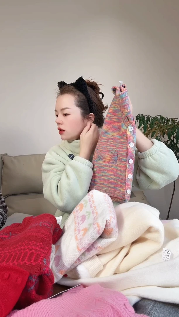 彧*经彩虹开衫150一件