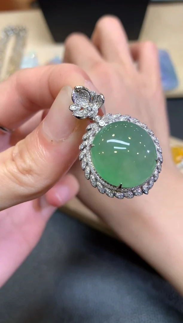 【闪购商品】翡翠颈饰18K金镶嵌蛋面【无服务费】