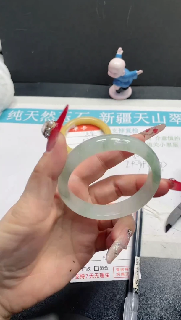 【闪购商品】石英质玉手镯未镶嵌55
