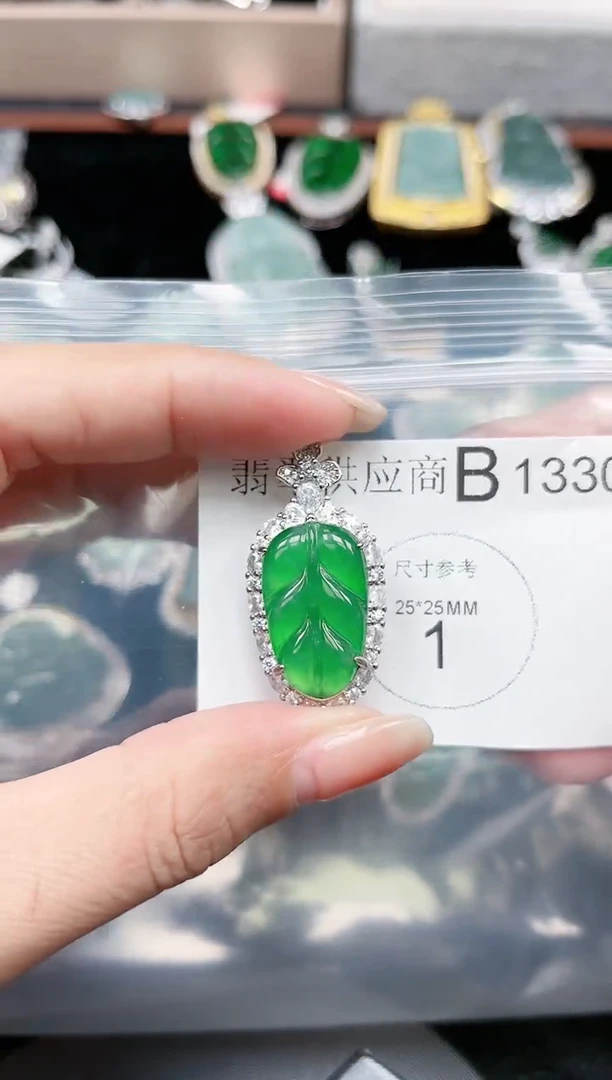 【闪购商品】翡翠颈饰未镶嵌1330赠皮绳