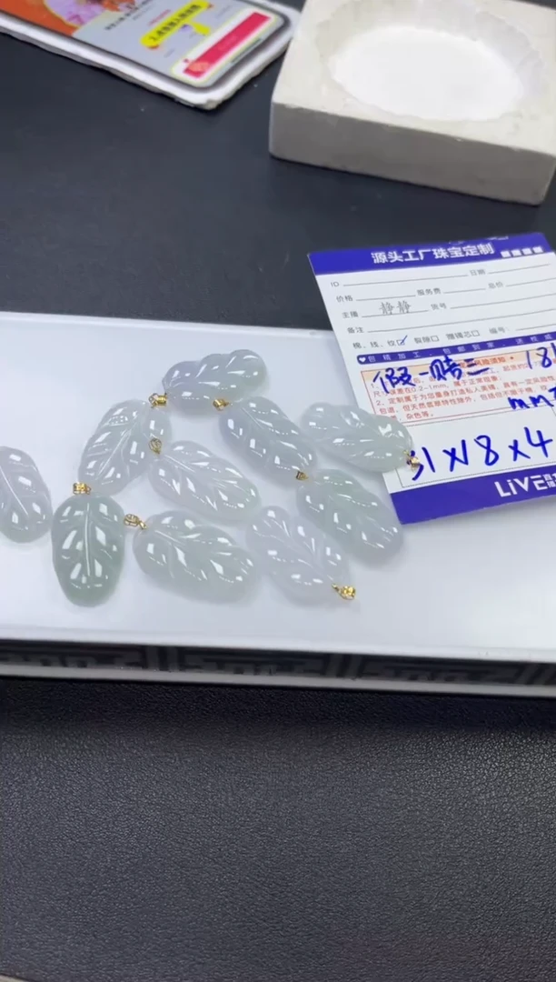 颈饰18K金镶嵌翡翠叶子多样性/发一件