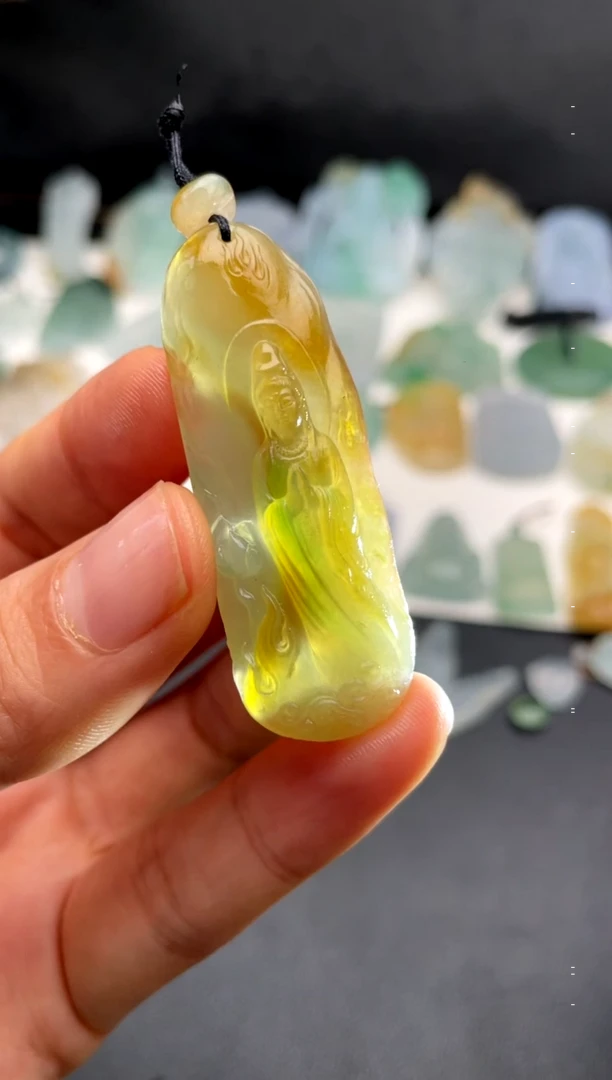 未镶嵌定制翡翠毛货黄加绿观音 不含绳子