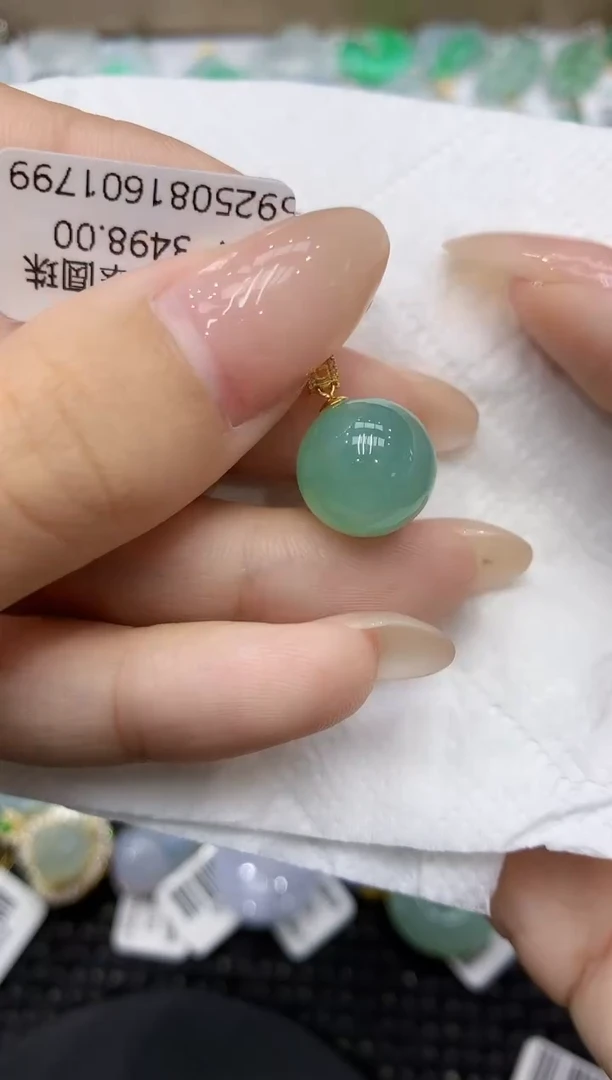 颈饰18K金镶嵌翡翠111111111111
