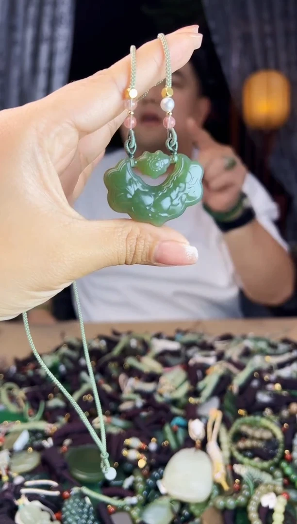 未镶嵌和田玉挂件1