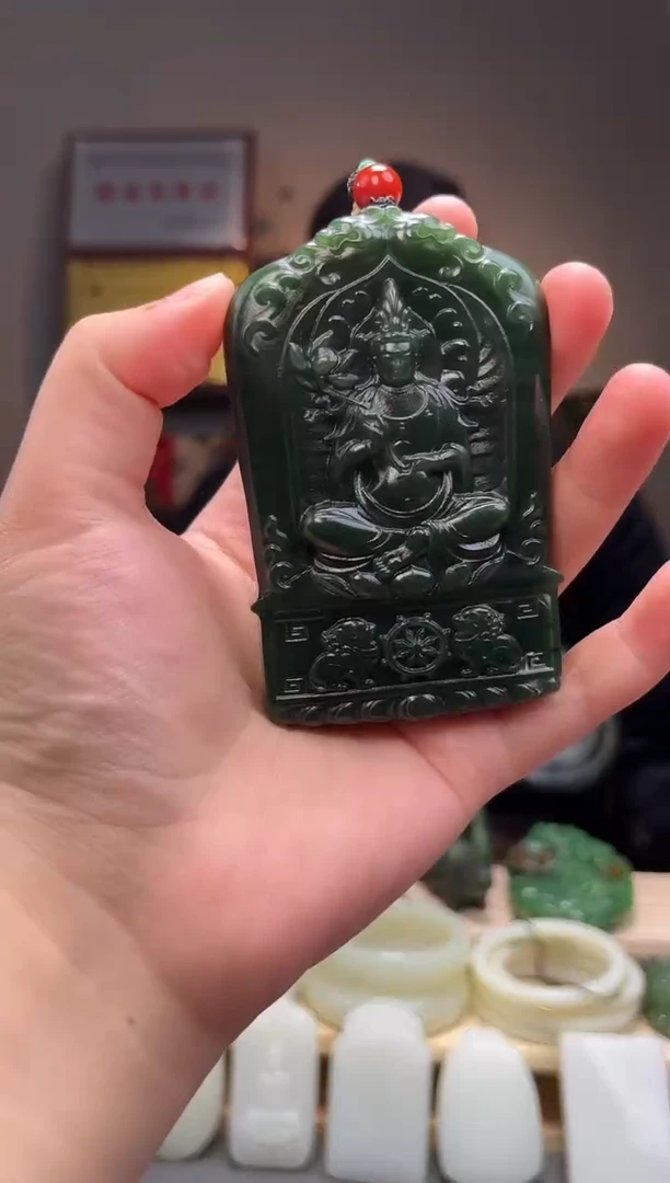 颈饰未镶嵌和田玉吊坠