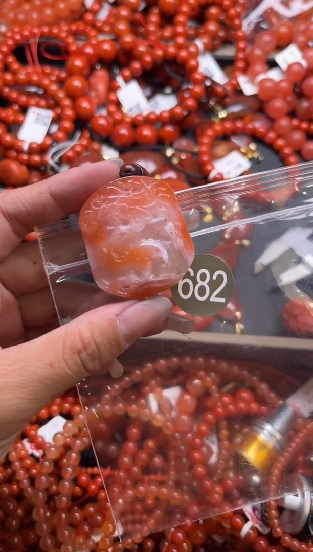 南红玛瑙未镶嵌珠宝奇石682