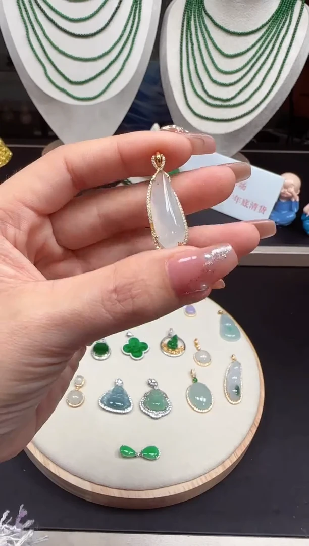 【闪购商品】翡翠颈饰18K金镶嵌262256263