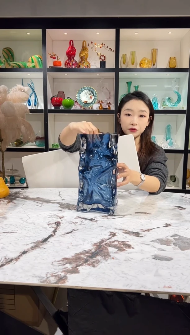 设计师款蓝色花瓶