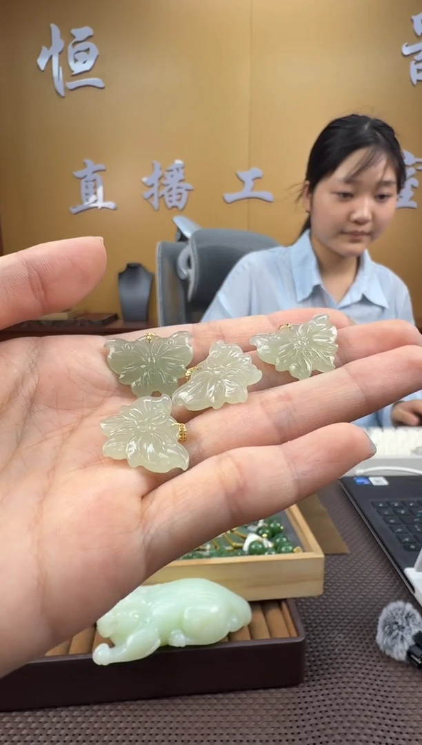 和田玉18K金镶嵌颈饰（多样性发一）挂件