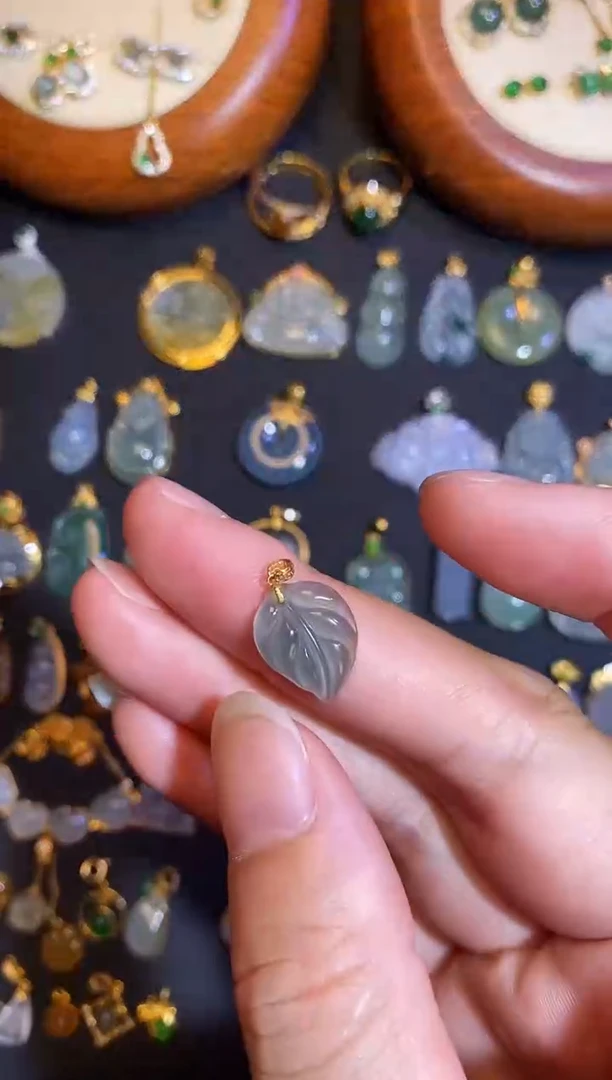翡翠18K金镶嵌颈饰天然A货翡翠