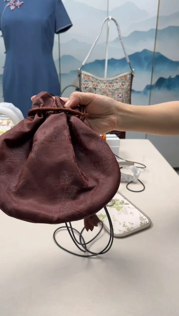 织绣精选默认有色差