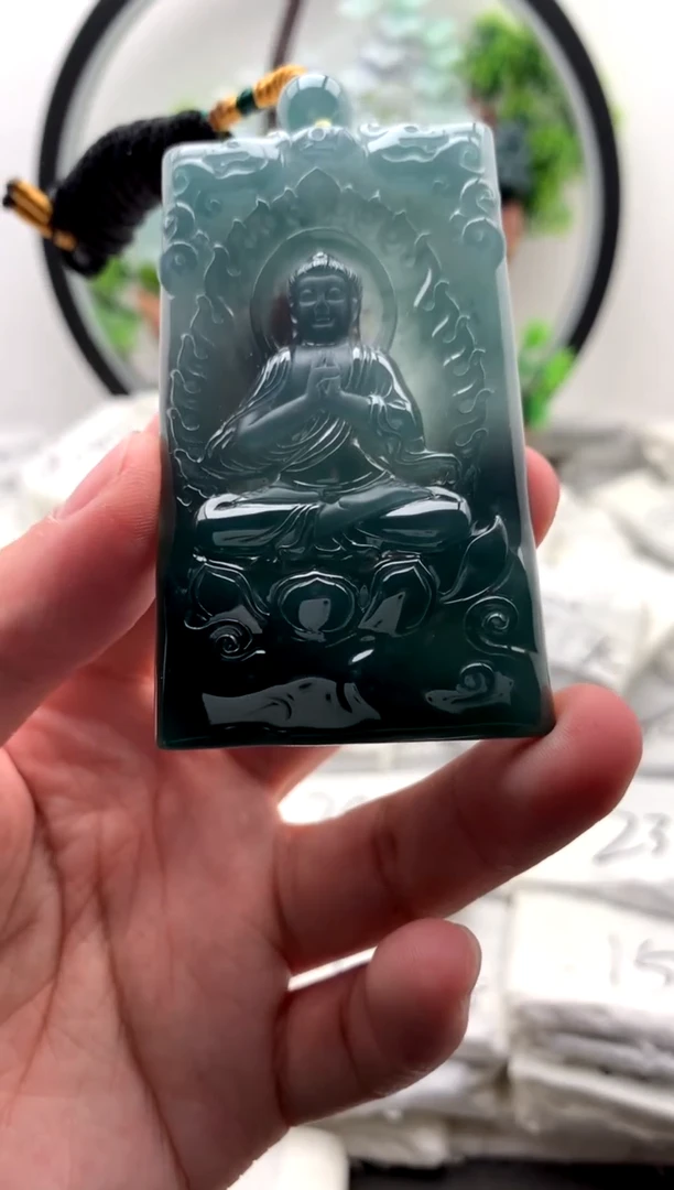 【闪购商品】翡翠颈饰未镶嵌大日如来